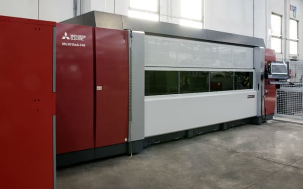 Sistema di taglio laser per la produzione di arredamenti industriali di qualità